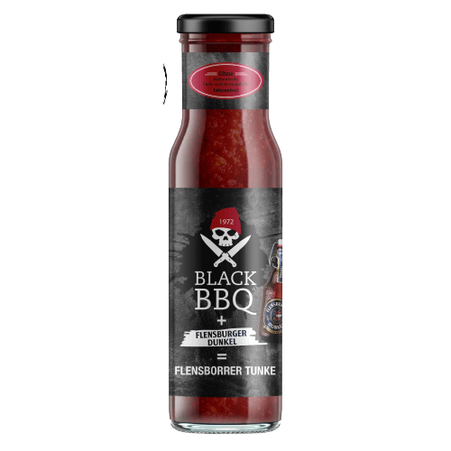 Black BBQ Sauce "Flensborrer Tunke" Flasche mit roter BBQ-Sauce, schwarzes Etikett zeigt Totenkopf mit gekreuzten Messern, Text "Black BBQ + Flensburger Dunkel = Flensburger Tunke", Flasche enthält 235 ml Sauce.