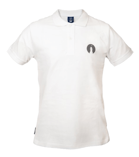 Weißes Poloshirt mit Kragen und drei Knöpfen. Auf der linken Brust prangt ein graues Nordlicht-Logo. Das Shirt hat kurze Ärmel und eine schlichte, klare Form.