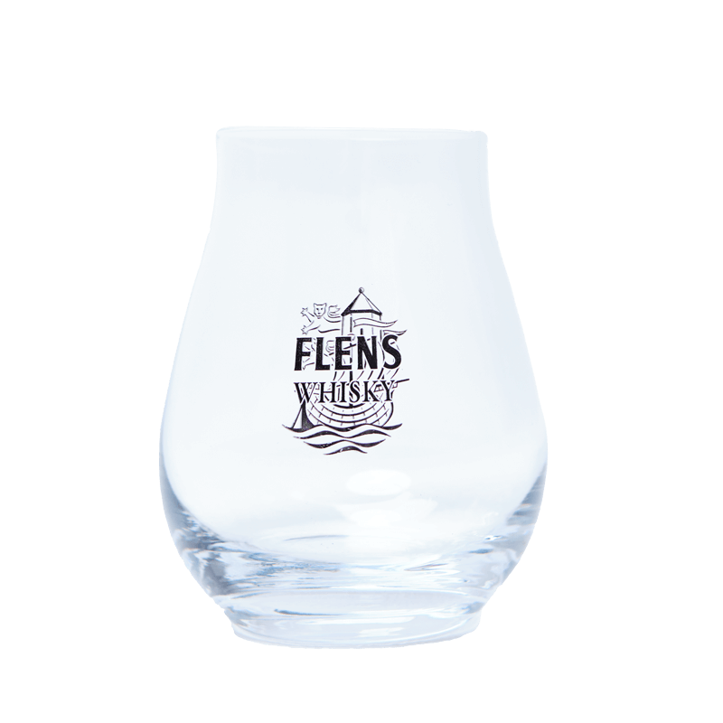 FLENS Whisky Glas  leeres Whiskyglas mit Aufschrift “FLENS WHISKY” und einem Schiffsmotiv auf klarem Glas mit einem Volumen von 42 cl.