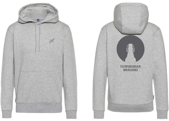 Grau melierter Hoodie mit Kapuze. Vorne links ist ein kleiner Schriftzug "plop'", hinten zeigt er ein Logo mit der Aufschrift "FLENSBURGER BRAUEREI".