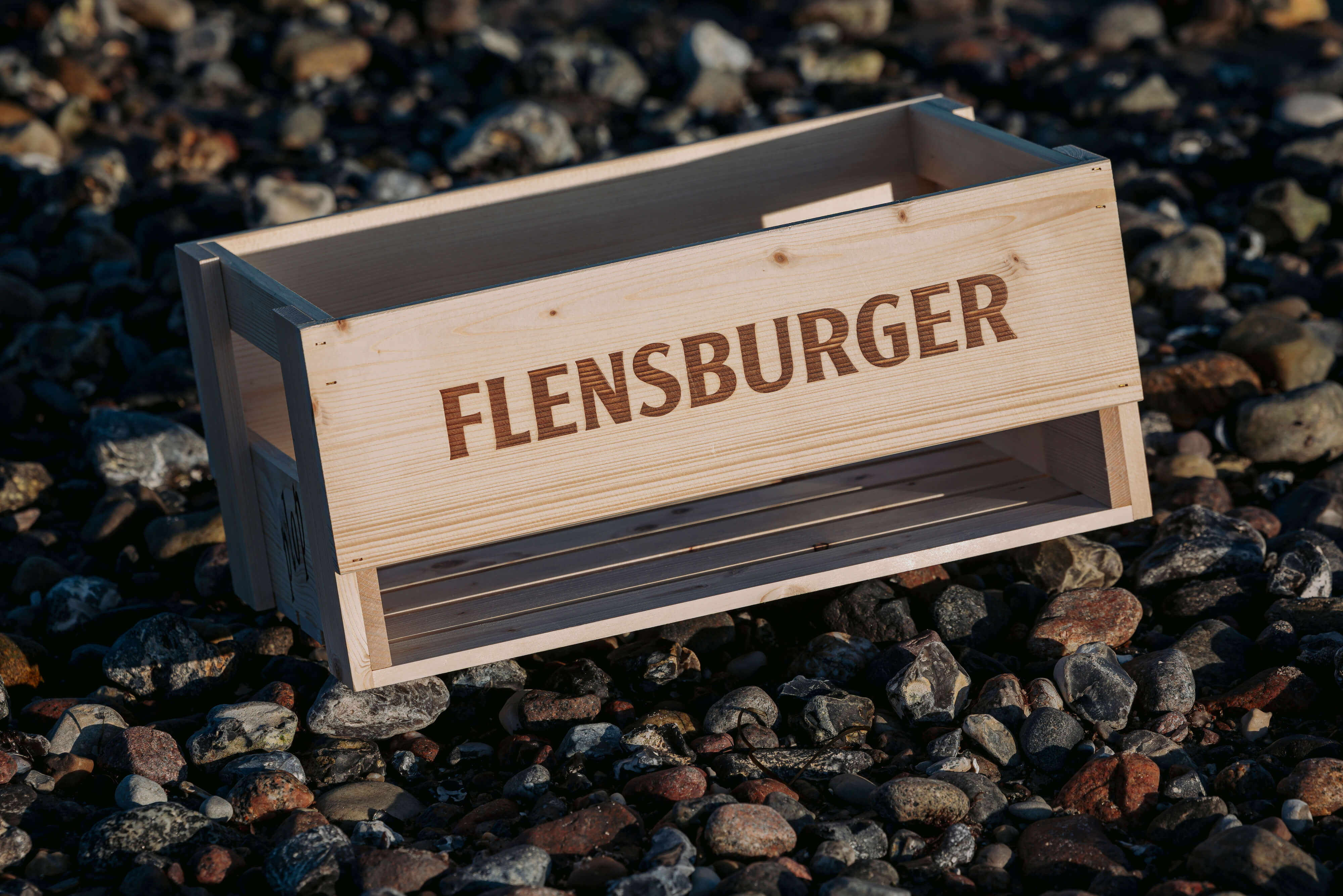 Holzkiste „FLENSBURGER“ mit Branddruck 