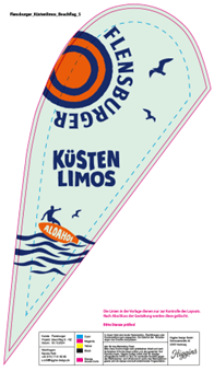 Flensburger Küsten Limos wird auf einer Beachflag präsentiert. Der obere Teil zeigt eine Sonne in Orange und den Schriftzug „FLENSBURGER“. Darunter steht „KÜSTEN LIMOS“ in blauer Schrift.