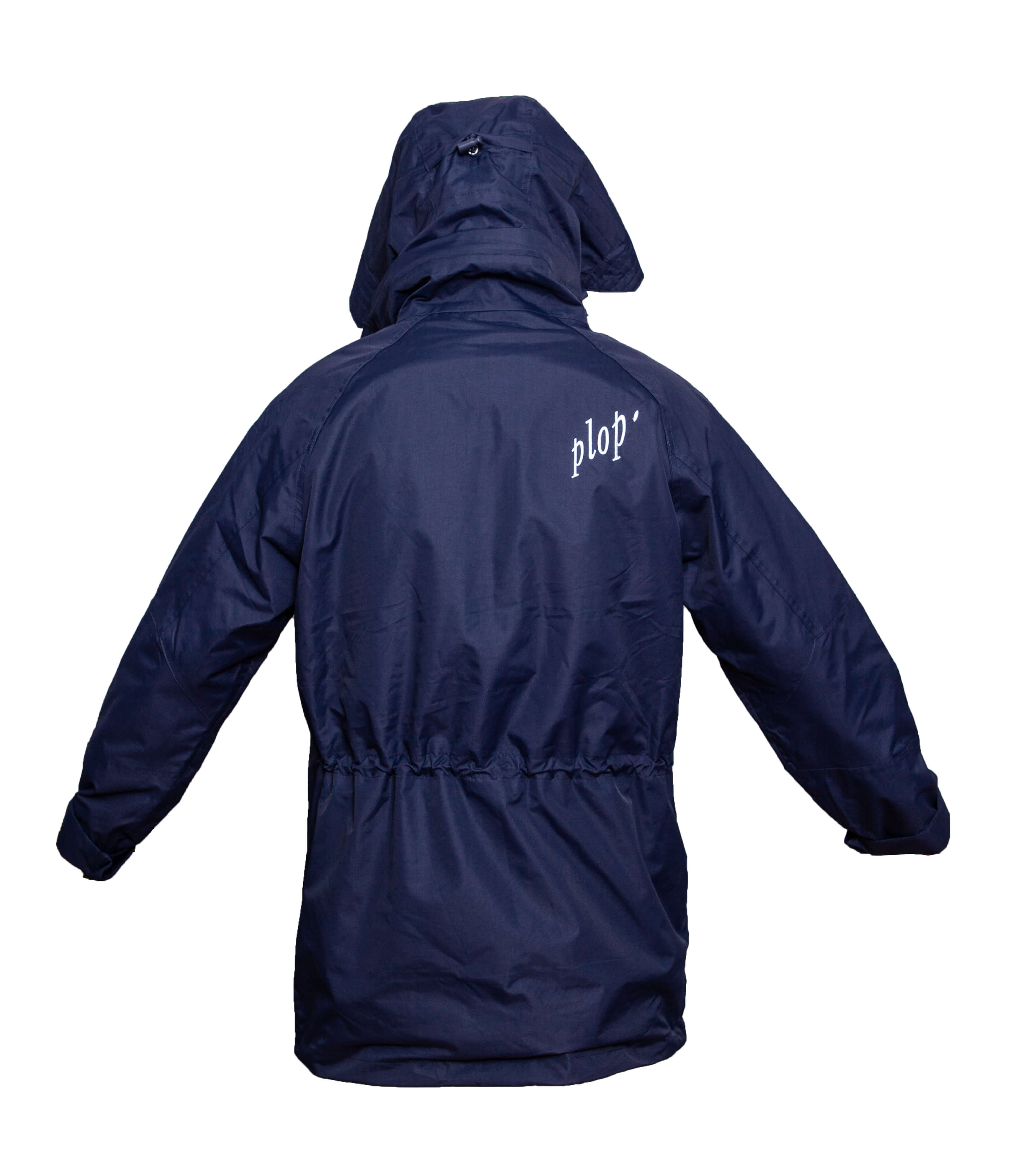 Dunkelblauer Parka mit Kapuze zeigt auf dem Rücken weißen Text "plop’". Der Parka hat lange Ärmel und einen elastischen Bund in der Taille.
